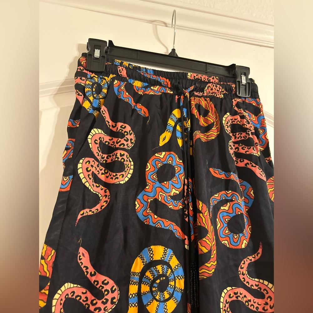FARM Rio Black Straight-Leg Snake Print Pants with Multicolor Motifs - Picture 10 of 15